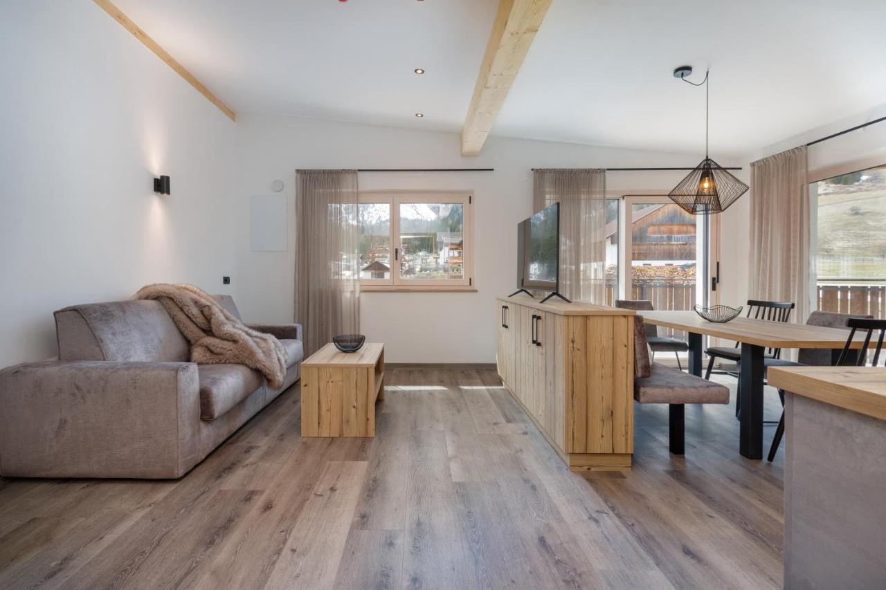 Apartments Pragser Wildsee Winklwiese ภายนอก รูปภาพ