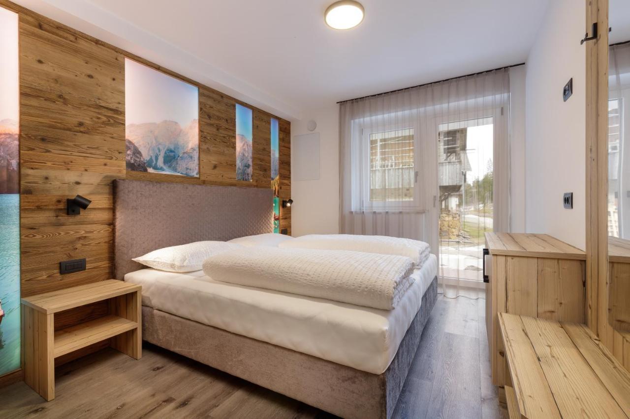 Apartments Pragser Wildsee Winklwiese ภายนอก รูปภาพ