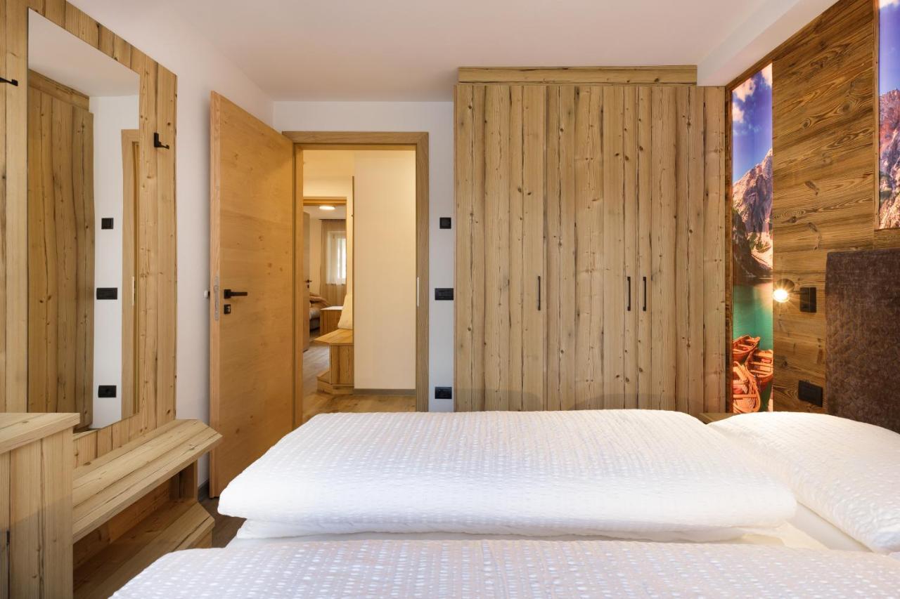 Apartments Pragser Wildsee Winklwiese ภายนอก รูปภาพ