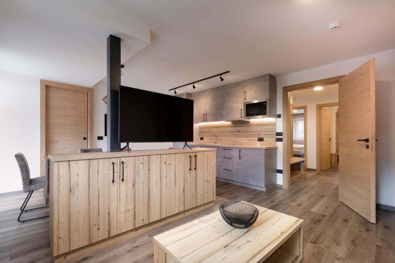 Apartments Pragser Wildsee Winklwiese ภายนอก รูปภาพ