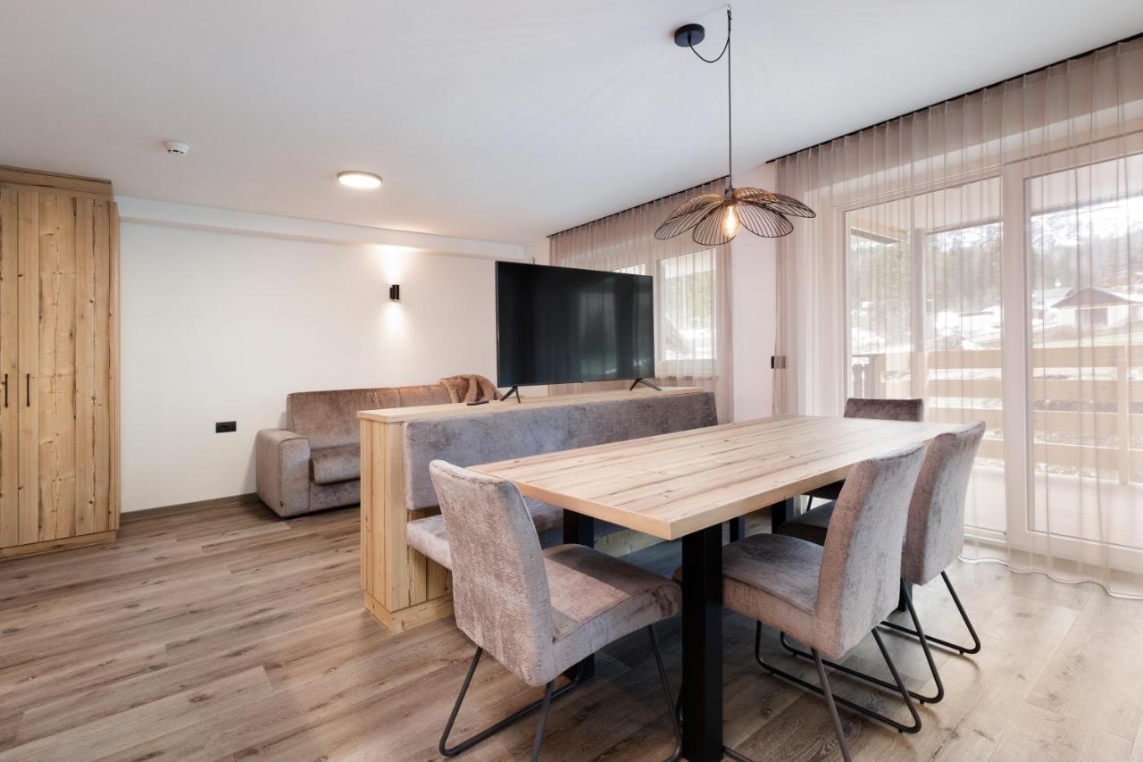 Apartments Pragser Wildsee Winklwiese ภายนอก รูปภาพ