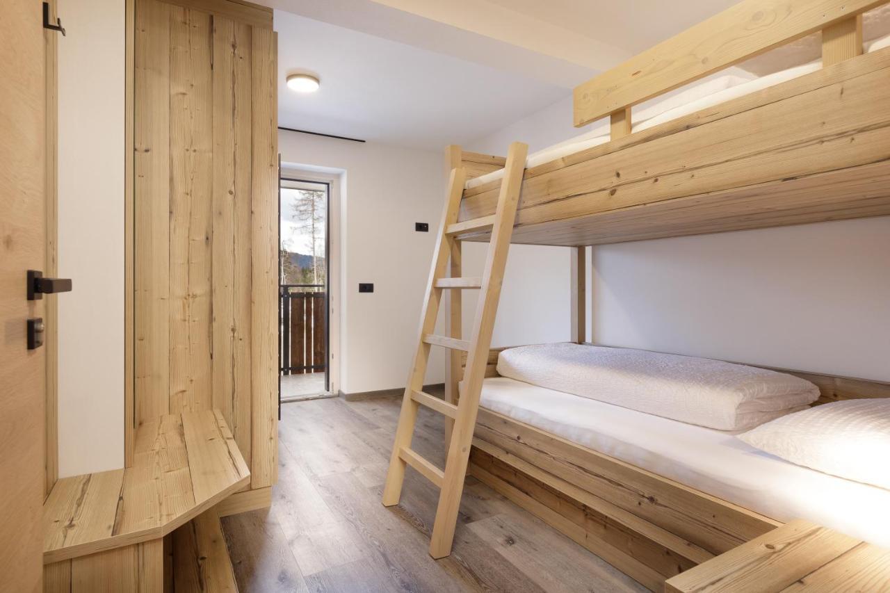 Apartments Pragser Wildsee Winklwiese ภายนอก รูปภาพ